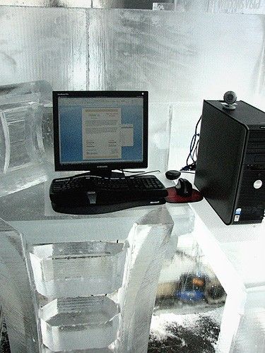 Вот такой в Торонто дом из льда Microsoft (32 Фото)