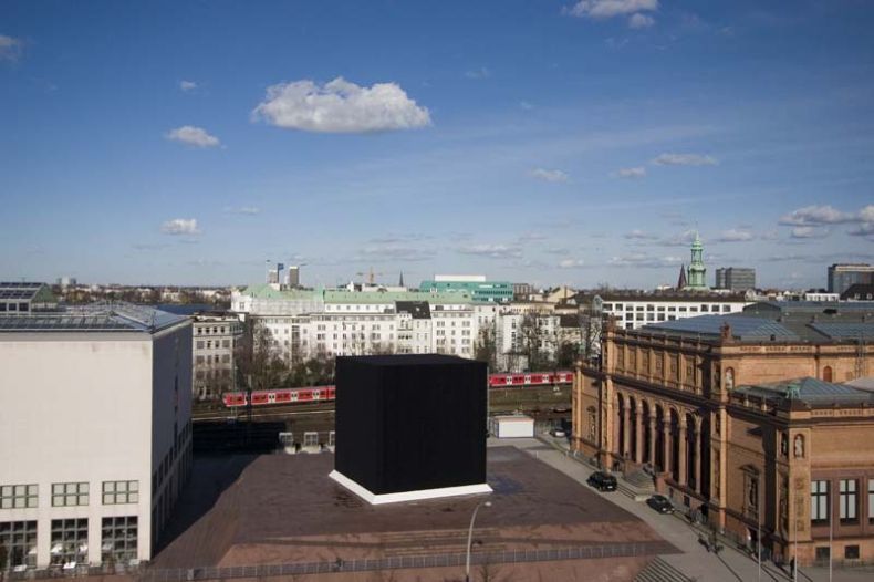 Квадрат Малевича в Гамбурге (11 Фото)