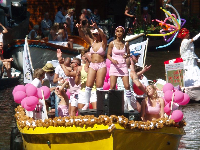 Гей-парад в Европе (16 Фото)