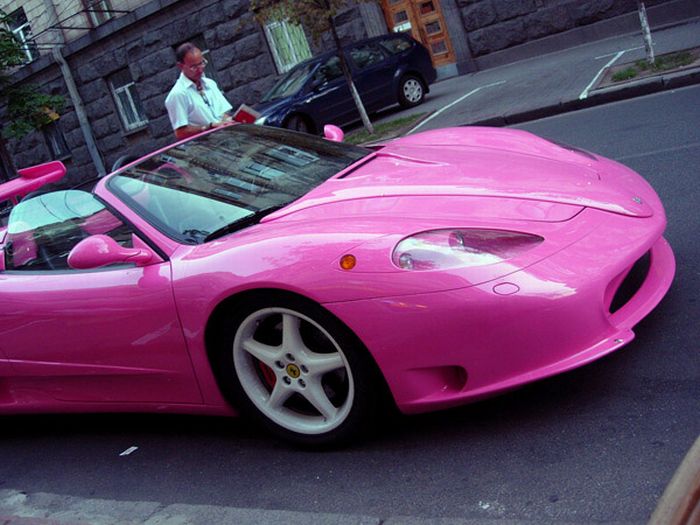  розовых машин
