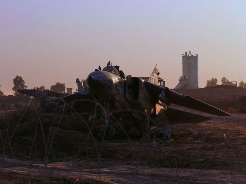 Свалка военной техники в Ираке (27 Фото)