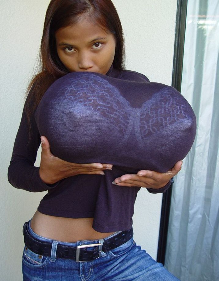 Девушка с огромной грудью (23 Фото)