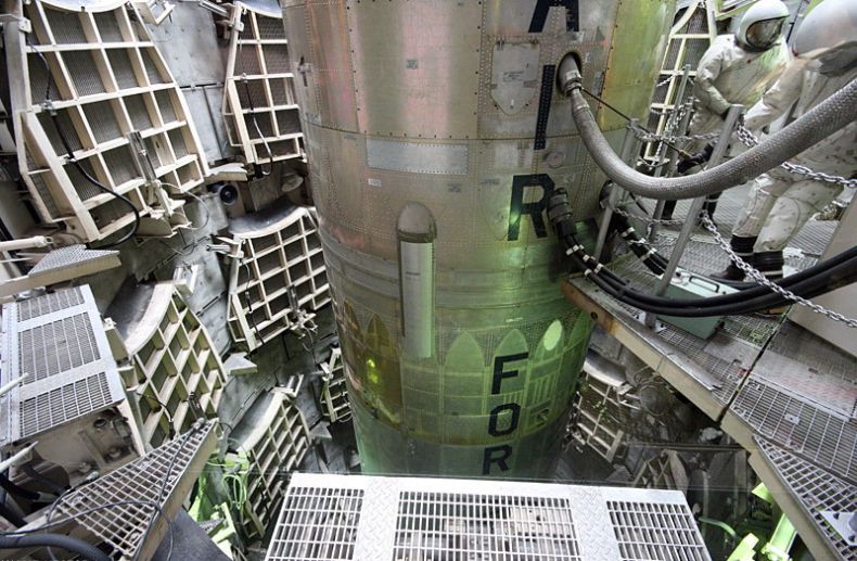 Шахта ядерной ракеты в США (14 Фото)