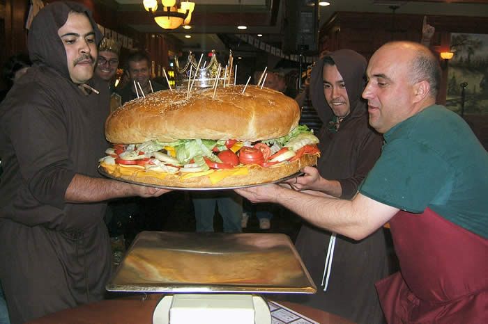 Самый большой гамбургер (7 Фото)