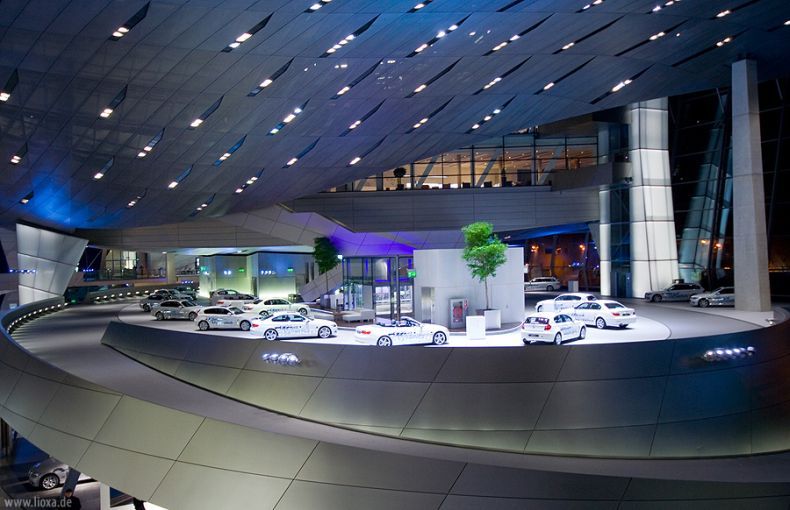 Новый BMW-центр в Мюнхене (13 Фото)