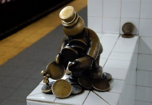 Скульптуры на станциях метро Нью-Йорка (32 Фото)