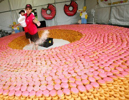 Самый большой в мире пончик (13 Фото)