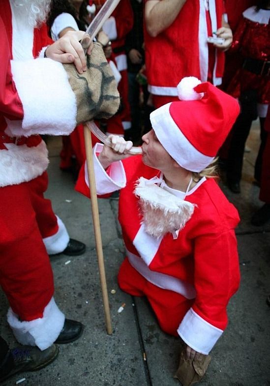 Как гуляют Санта Клаусы (20 Фото)
