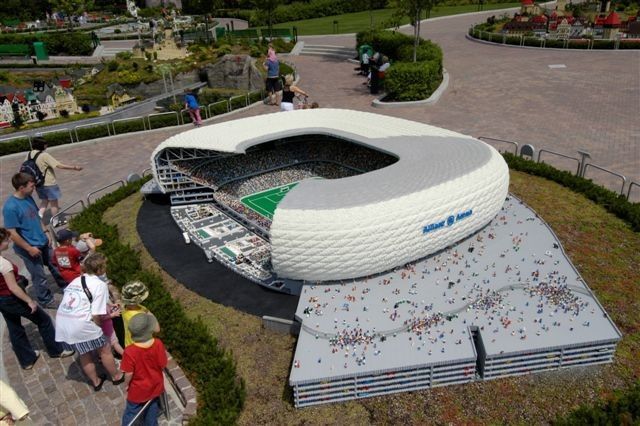 Стадион из лего (9 Фото)