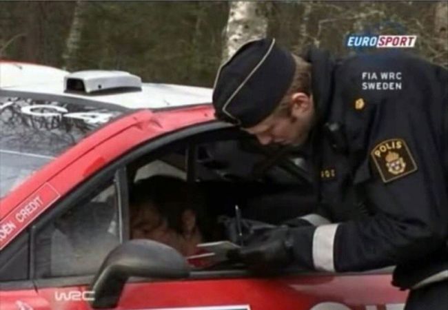 Гонщика Себастьяна Лёба оштрафовала дорожная полиция (3 Фото)