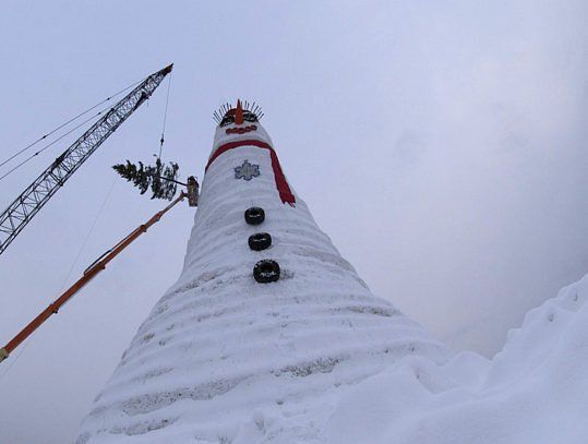Ого, какой огромный снеговик (9 Фото)