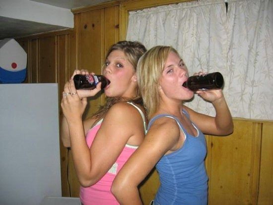 Девушки и пиво (15 Фото)