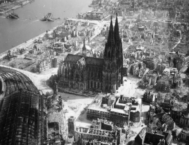 Фотографии разрушенного Берлина. Май 1945 года (13 Фото)
