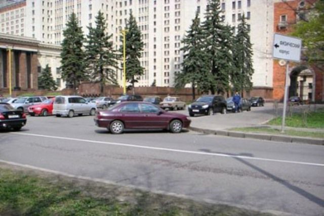 Как паркуются идиоты (24 Фото)