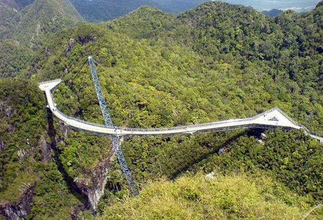Гигантский мост в Малайзии (12 Фото)