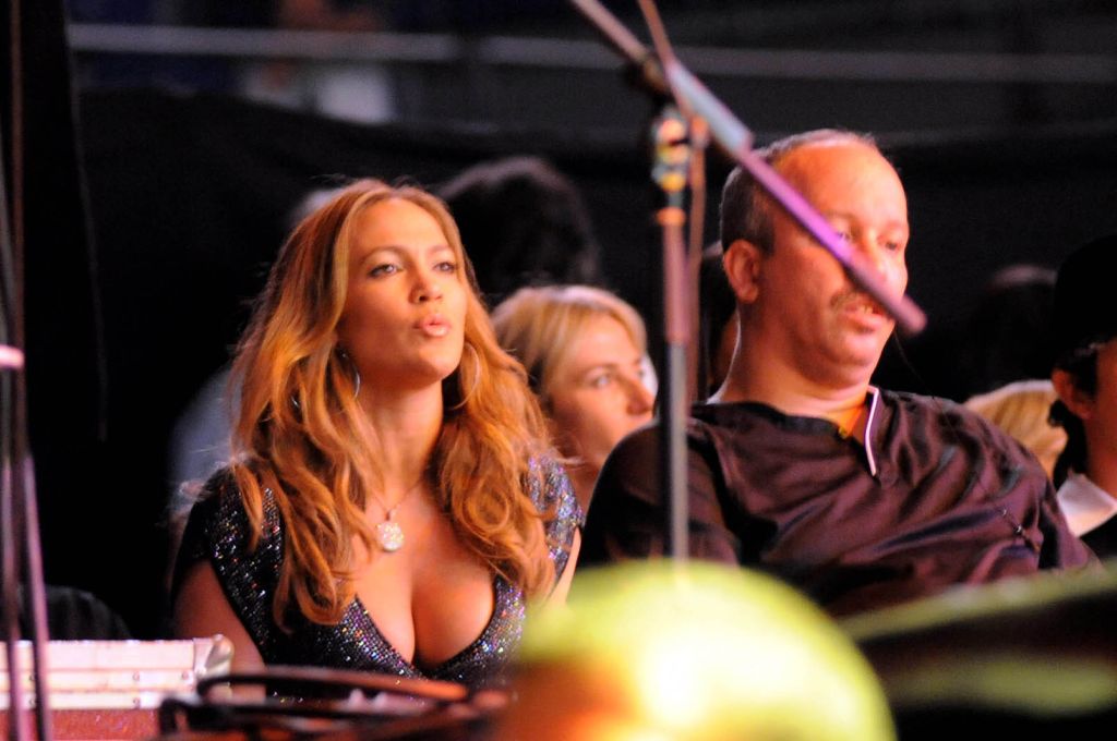 У Дженифер Лопес (Jennifer Lopez) явно увеличился размер (4 Фото)