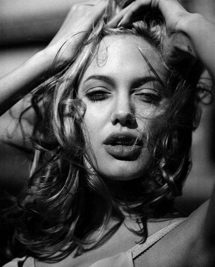 Редкие черно-белые фотографии Анджелины Джоли (Angelina Jolie) (15 Фото)
