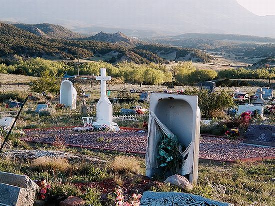 Самые необычные могилы и надгробия (47 фото)