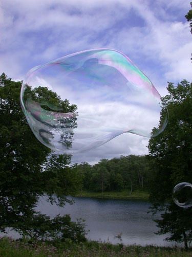 Огромные мыльные пузыри (8 Фото)