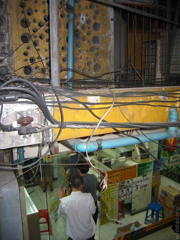 Азиатские кабельщики жгут (25 Фото)