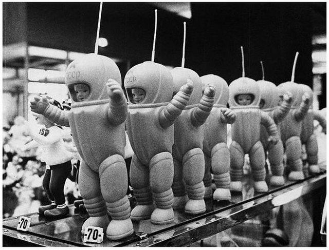 Роботы из нашего детства (25 Фото)