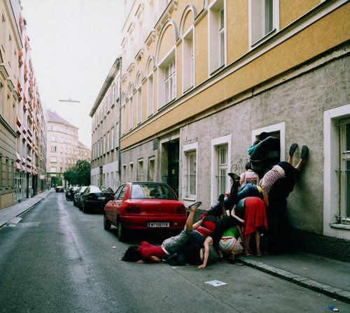 Непонятные телодвижения на улицах города (8 Фото)