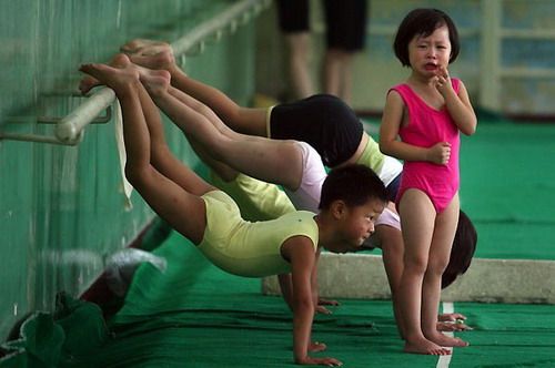 Подготовка китайских гимнастов (10 Фото)