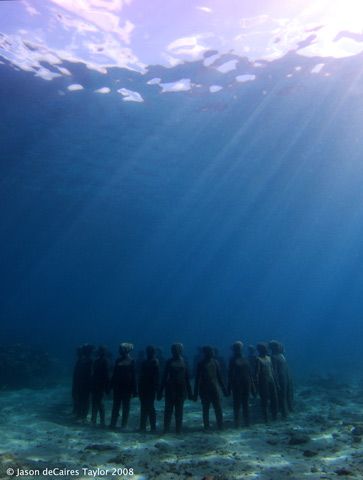 Подводные статуи (10 Фото)
