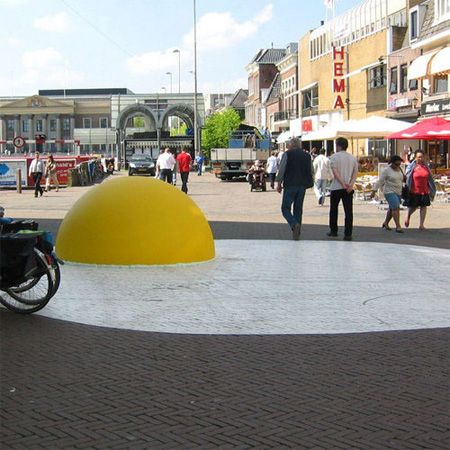 Огромные яйца в Голландии (5 Фото)