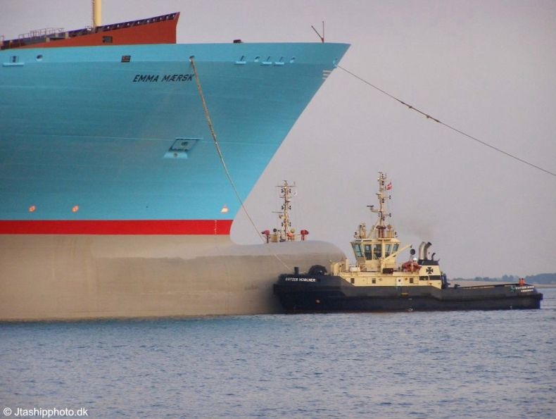 Самый большой контейнеровоз в мире (7 Фото)