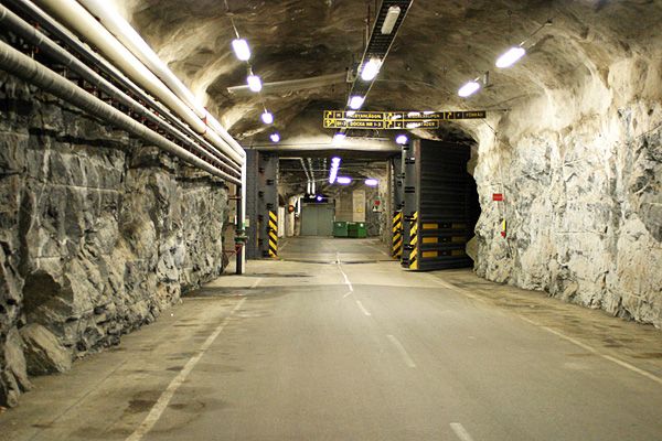 Подземная база в Швеции (17 Фото)