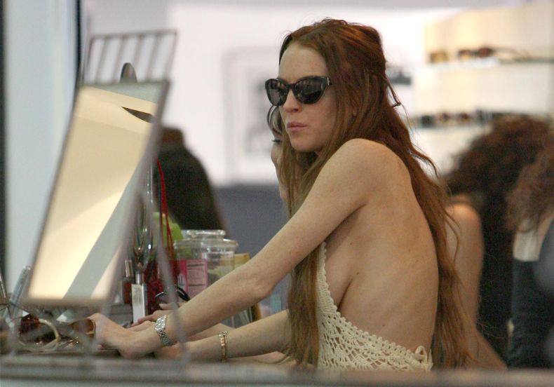 Lindsay Lohan в классном платье (9 Фото)