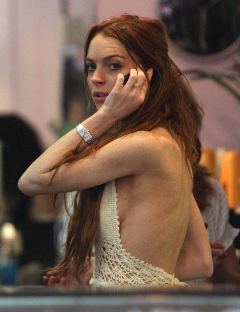 Lindsay Lohan в классном платье (9 Фото)