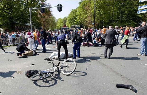 Атака сумасшедшего в Нидерландах (12 фото + видео)