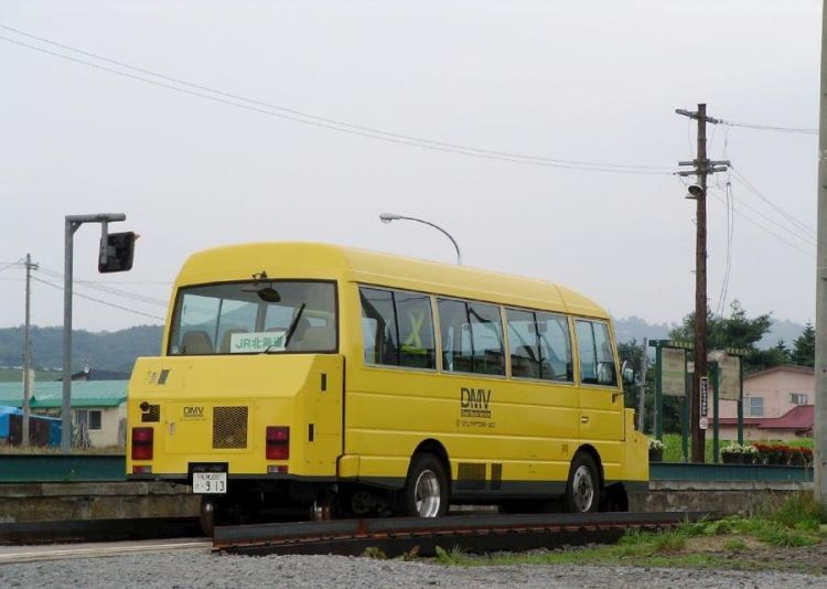 Автобус на колесах (14 Фото)
