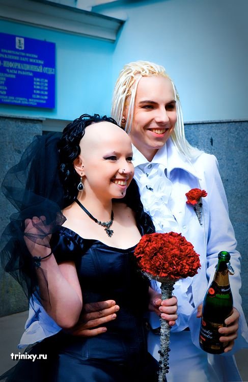 http://trinixy.ru/pics4/20090805/goth-wedding_10.jpg