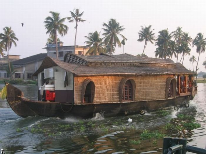 Индийские лодки - отели