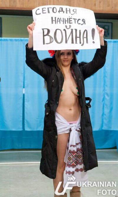 Движение Femen провело акцию во время выборов президента Украины <br />(18 фото)
