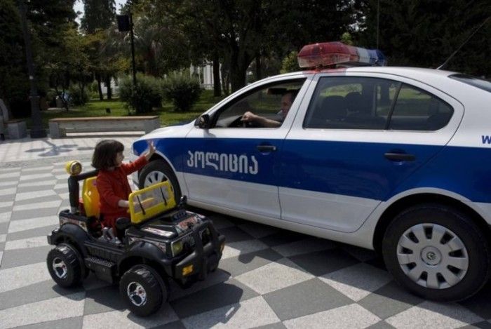 Полицейские отделения в Грузии (22 фото)