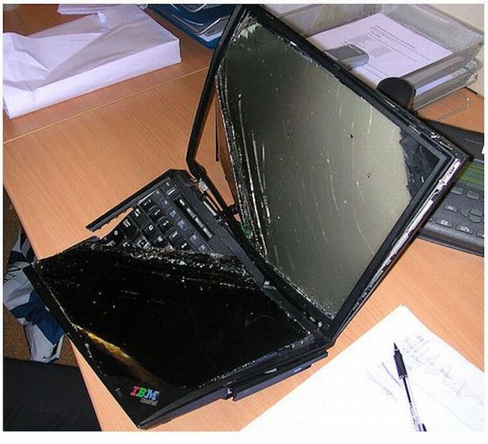 Убитые ноутбуки (15 фото)