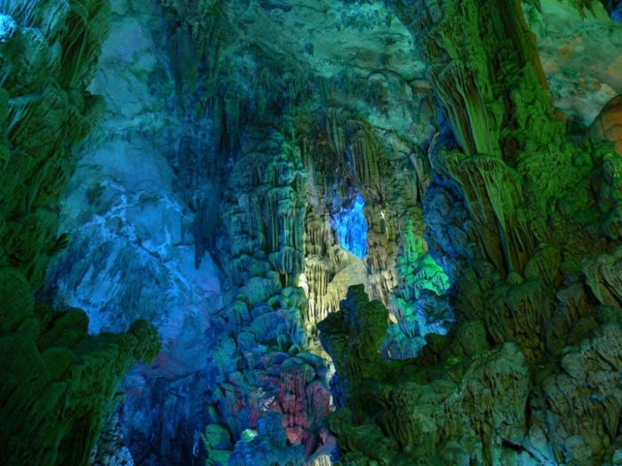 Пещера тростниковой флейты (31 фото)