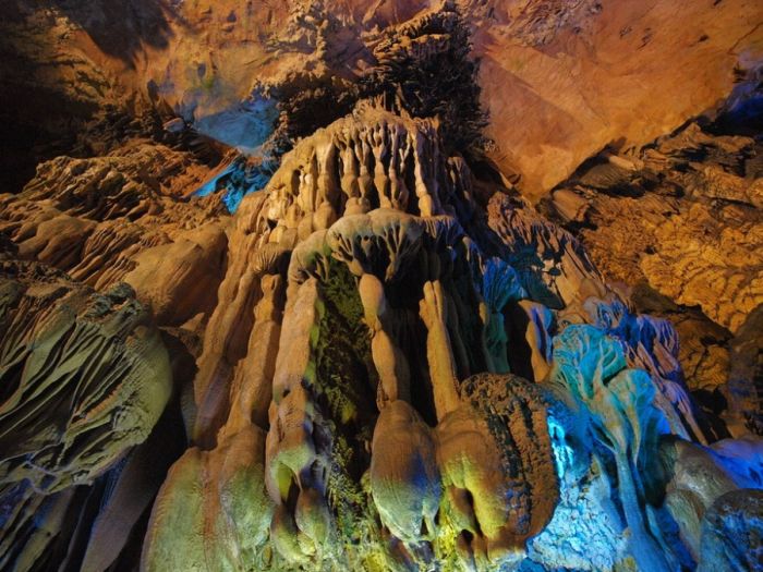 Пещера тростниковой флейты (31 фото)