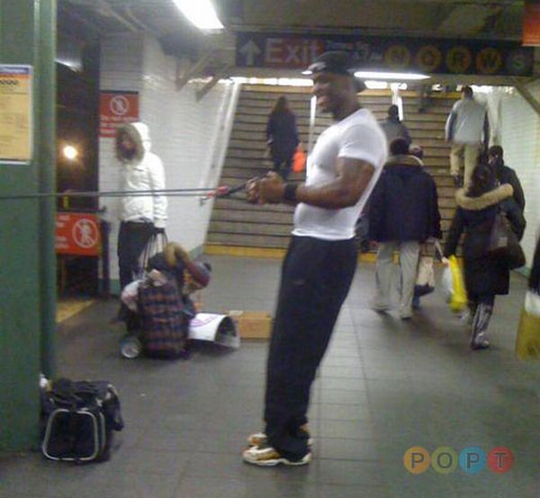 Люди в метро. Часть 2 (102 фото)