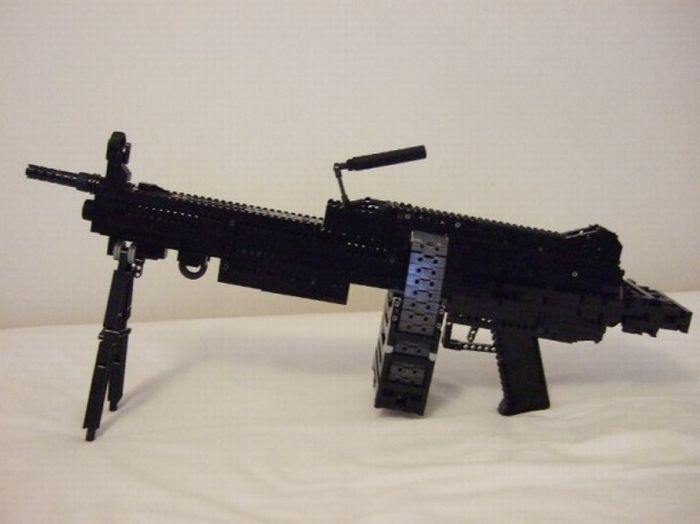 Оружие из LEGO (30 фото)