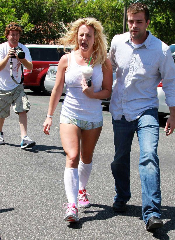 Бритни Спирс (Britney Spears) корчит рожи (12 Фото)