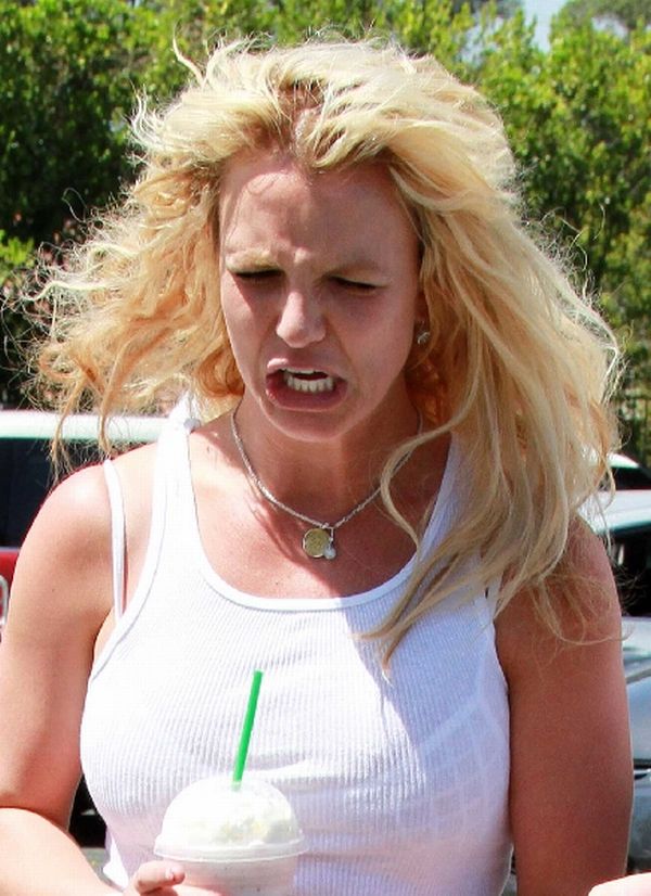 Бритни Спирс (Britney Spears) корчит рожи (12 Фото)