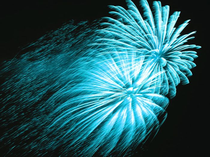 http://trinixy.ru/pics4/20100706/awesome_fireworks_15.jpg