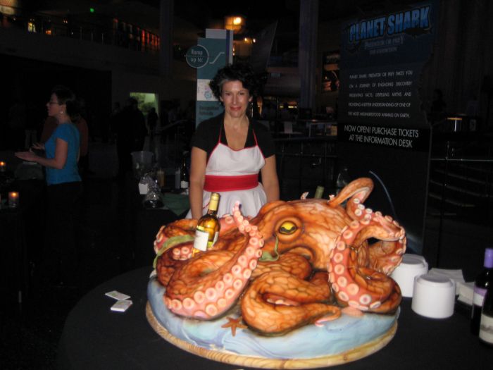 giant_octopus_cake_03.jpg