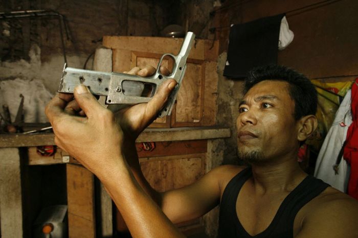 Подпольные производство оружия на Филиппинах (27 фото)