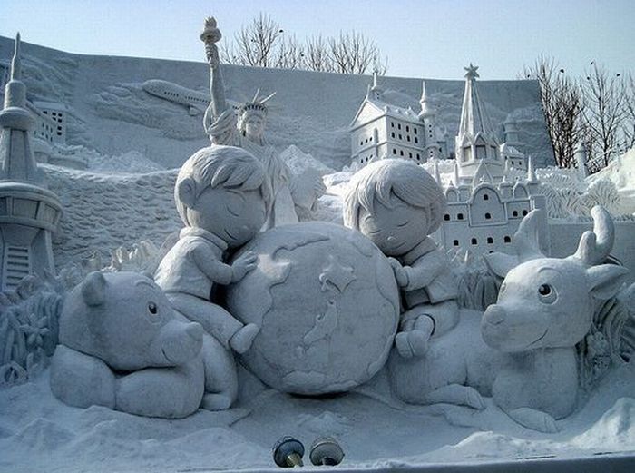 Красивые скульптуры из снега (53 фото)